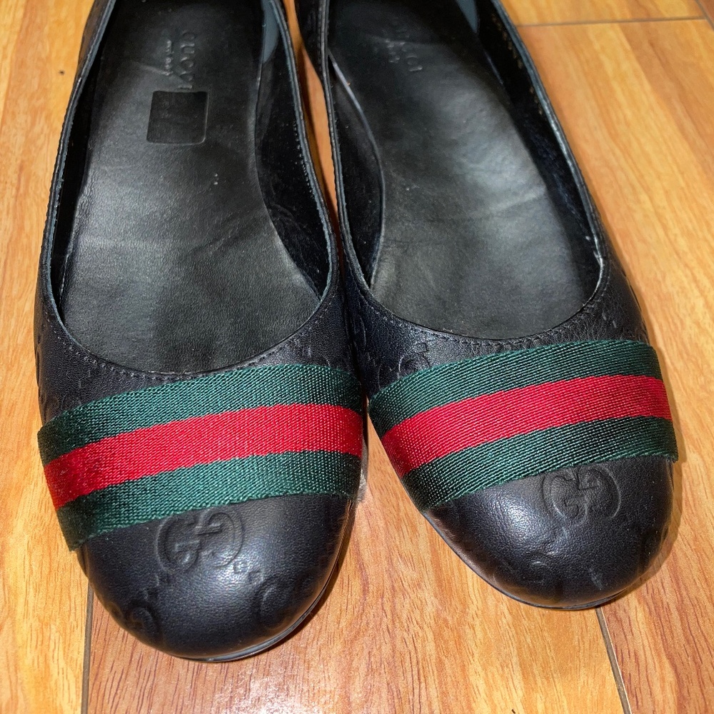 Flat shoes